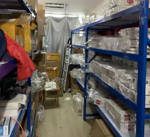 用蘋果 華為手機(jī)的注意 警方查獲大量貼牌假冒蘋果華為配件